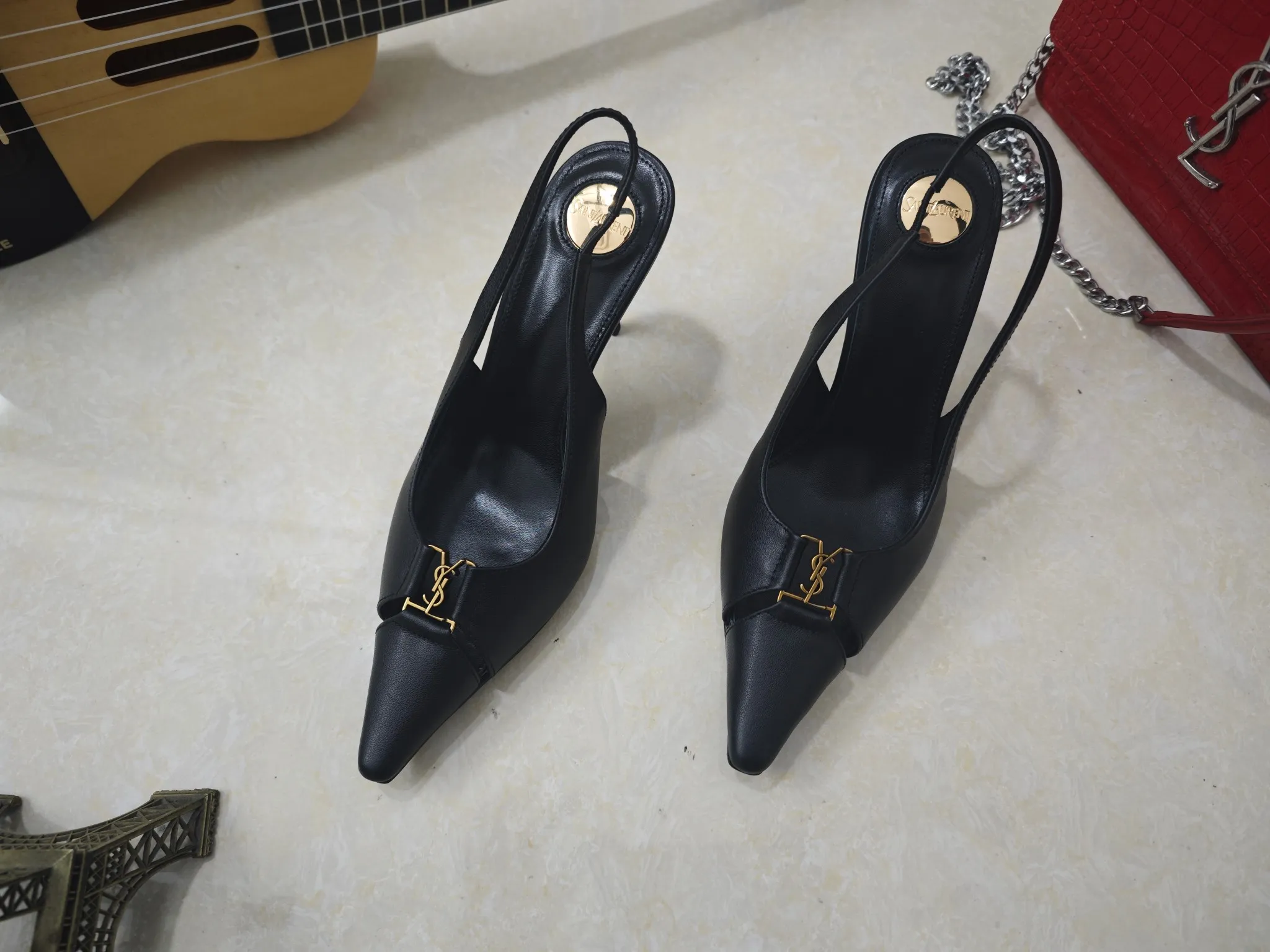 👟👟Ex-factory price 540👟👟 【Saint Laurent】Yves Saint Laurent, high-heeled YSL high heels💃2025 early spring counter synchronizes the latest styles, YSL, decoration👣 Classic and high-quality glamorous masterpieces, the hottest autumn and winter series in the counter, with temperament, fashion, classic and attractive design style 😌The effect on the feet is particularly beautiful〰️, the materials are imported from Italy 🇮🇹 calf, imported black sheepskin, lining, and foot pads; sheepskin, stiletto high heels, size 35-41 (34.41.42 must be customized, non-refundable) outsole; imported genuine leather outsole, with full counter packaging